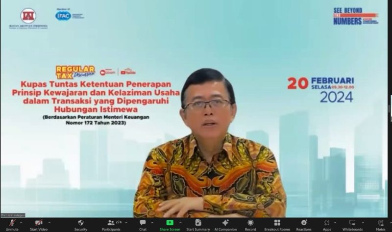 Prof. Dr. Poltak Maruli John Liberty Hutagaol, S.E., Ak., M.Acc., M.Ec.(Hons), CA sedang menyampaikan paparan tentang Transfer Pricing yang berlaku sesuai ketentuan perpajakan terbaru.